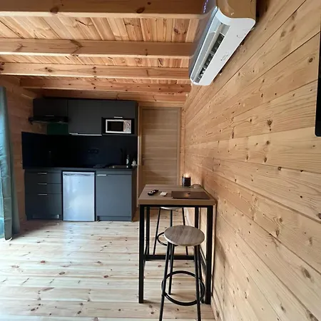 Et Pavillon En Bois Independants *