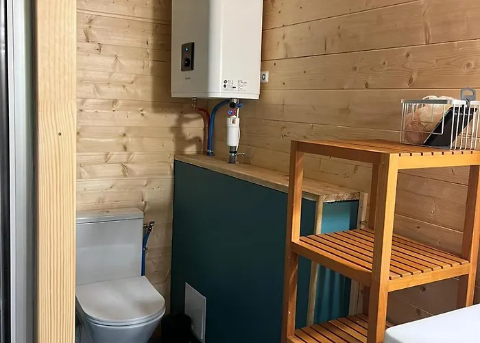 Petite En Bois * Montbazin